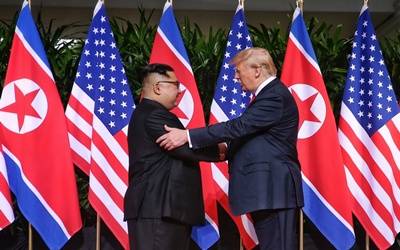 Kim and Trump20180612114203_l